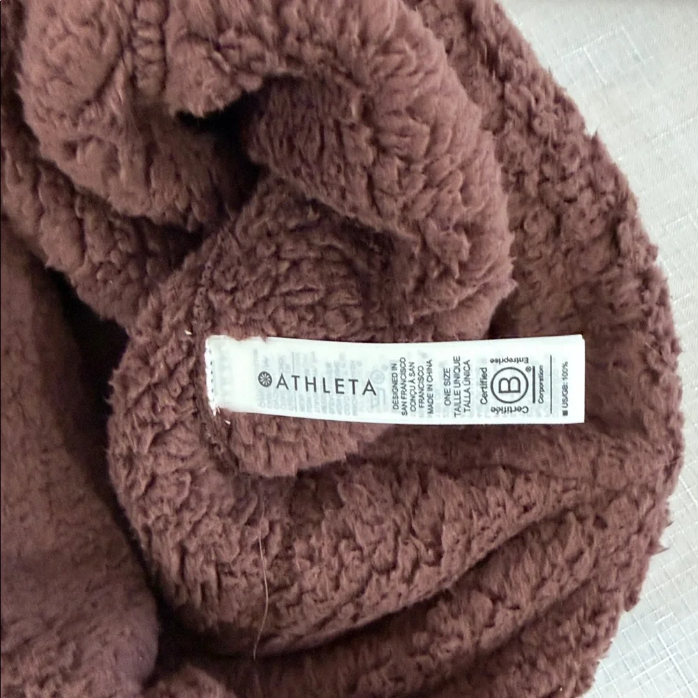 901 NEW! Athleta Cozy Tugga Brown Fleece Beanie
